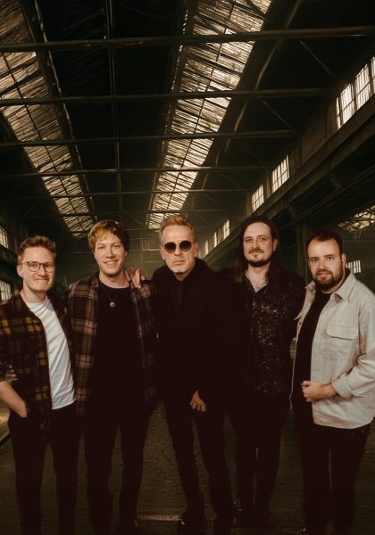 Bertram_Engel_mit_Gruppe_NEU